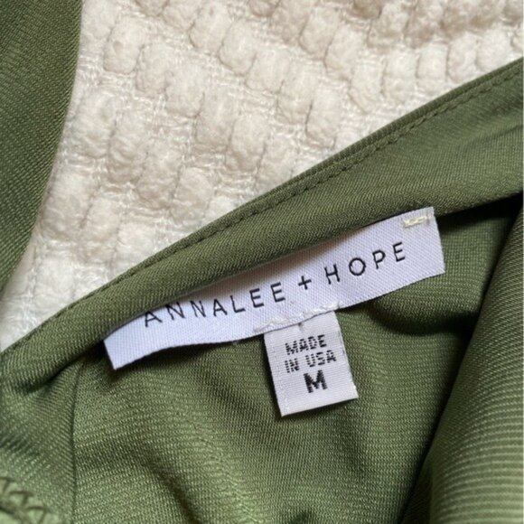 Annalee & Hope Olive Green Cropped Sleeveless V-Neck Jumpsuit Size M - Picture 3 of 7